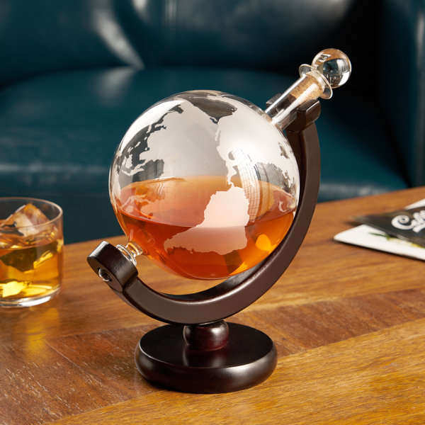 人気ブランドを Godinger Whiskey Decanter Globe Set with 2 Etched